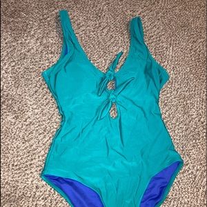 One piece swim suit